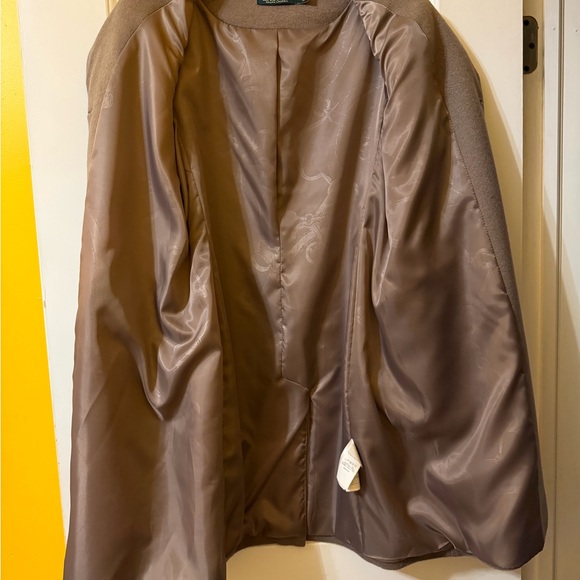 Women's Classic Tan Trench Coat - Picture 2 of 3